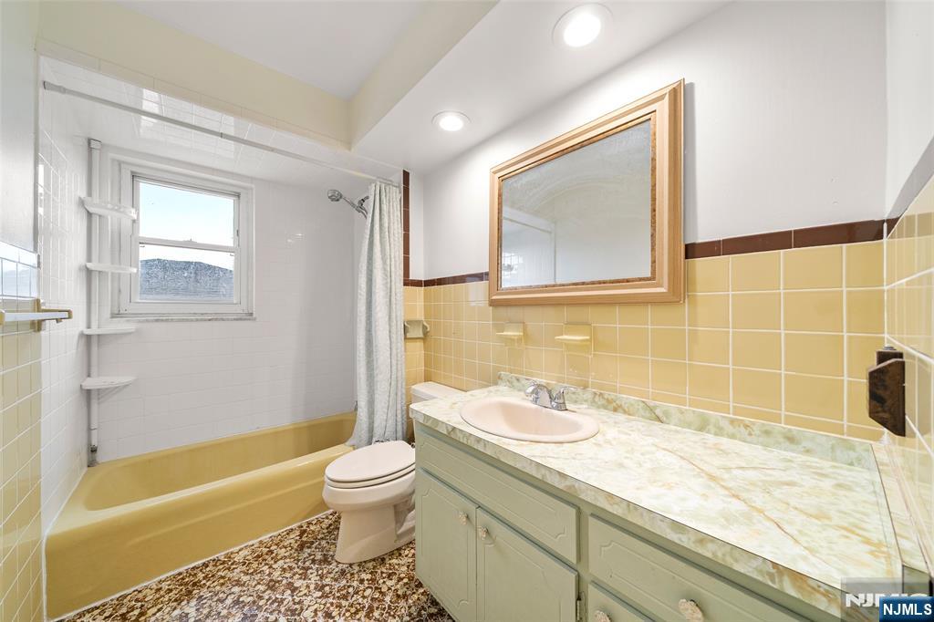 209 8th Street Fairview, NJ 07022 - Photo 32 of 38