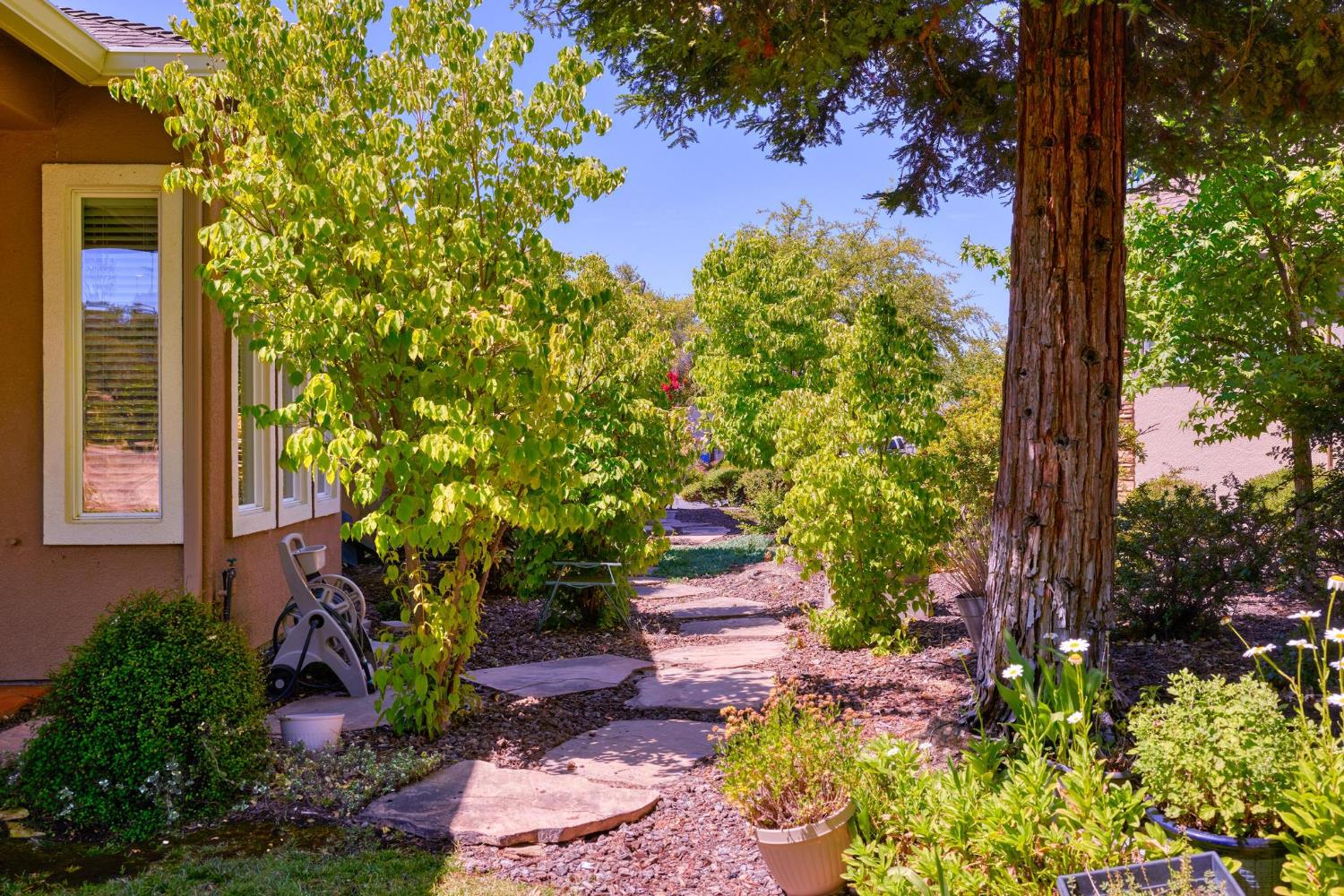 8 Rock Ridge Court, Unit 288 Copperopolis, CA 95228 - Photo 38 of 58 Walkway from the backyard to the front of the property.
