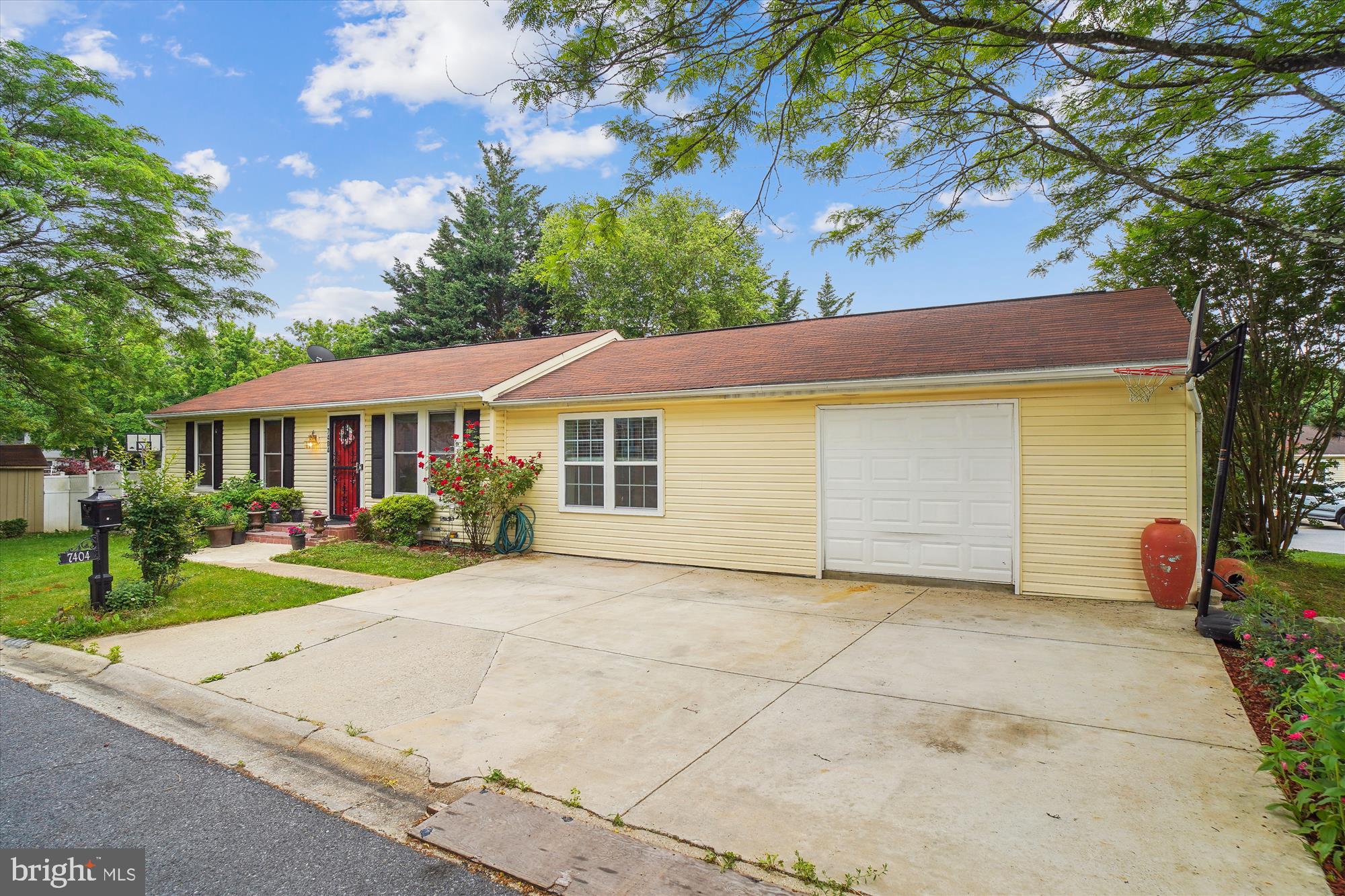 7404 Torran Rocks Way Gaithersburg, MD 20879 - Photo 36 of 41 driveway