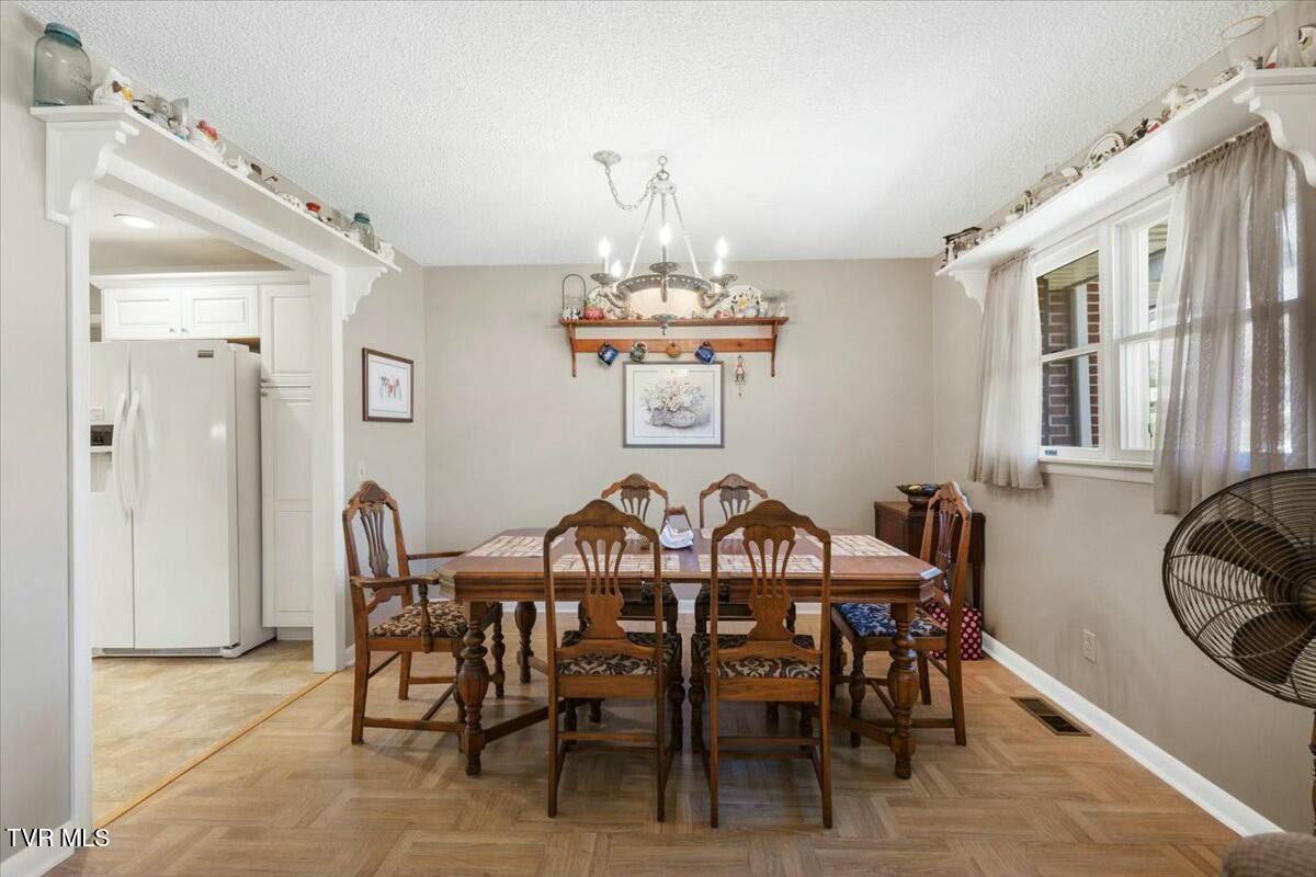 505 Colonial Heights Road Kingsport, TN 37663 - Photo 5 of 48 tempImageHnpbu0