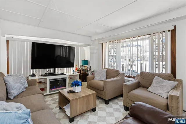 $674,900 | 389-391 East 38th Street, Paterson, NJ 07504