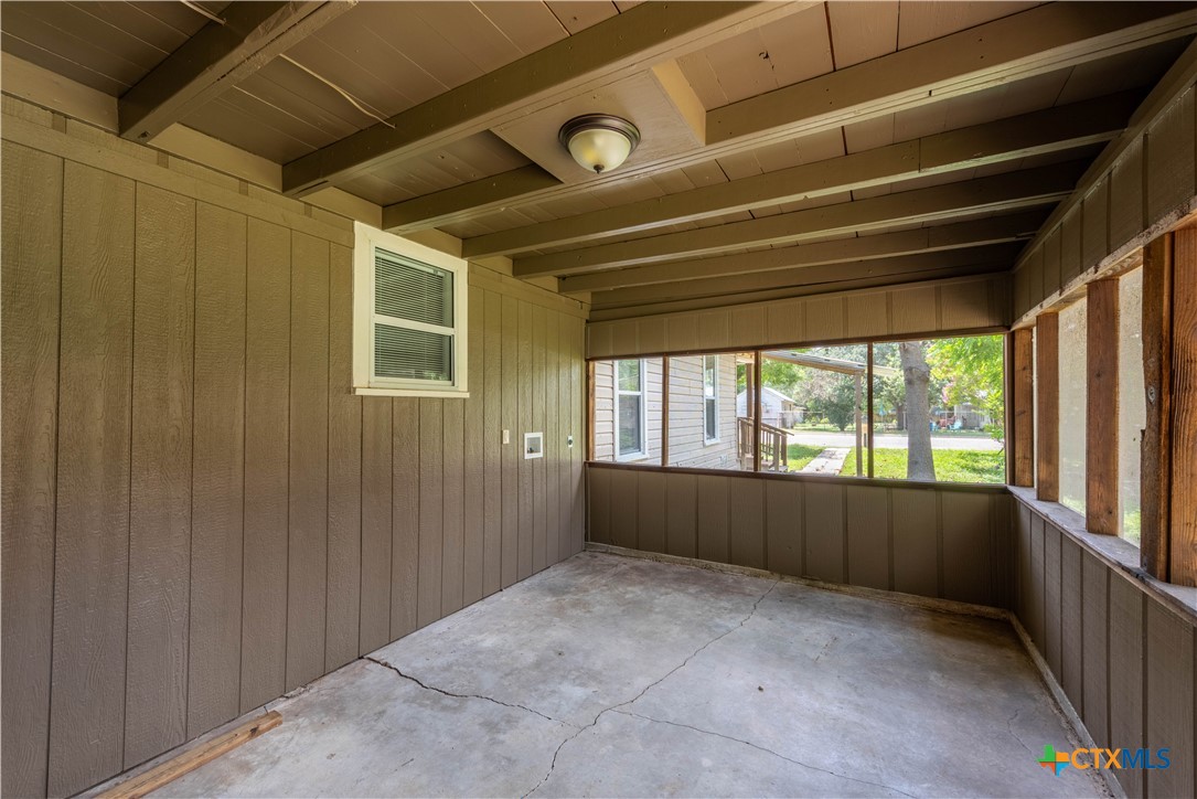 705 South Laurel Avenue Luling, TX 78648 - Photo 26 of 31