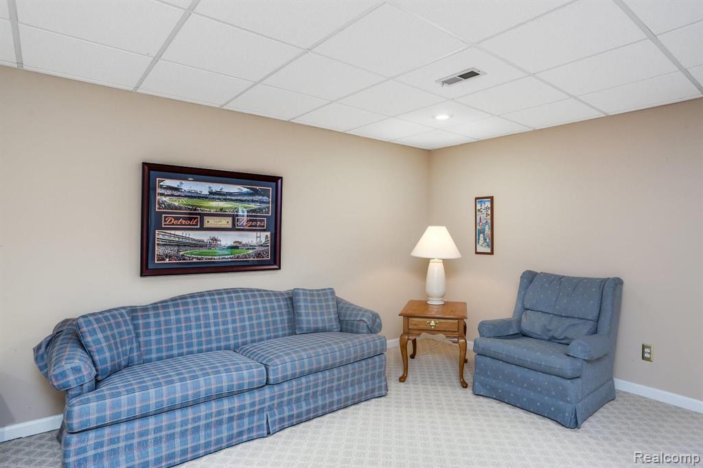 2104 Lakeside Road Troy, MI 48085 - Photo 32 of 38