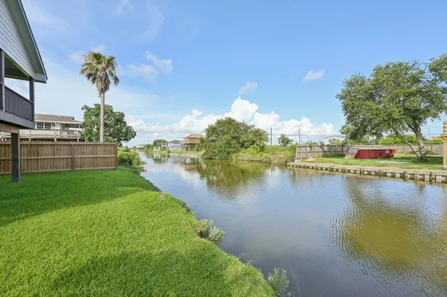 a view of a lake with houses