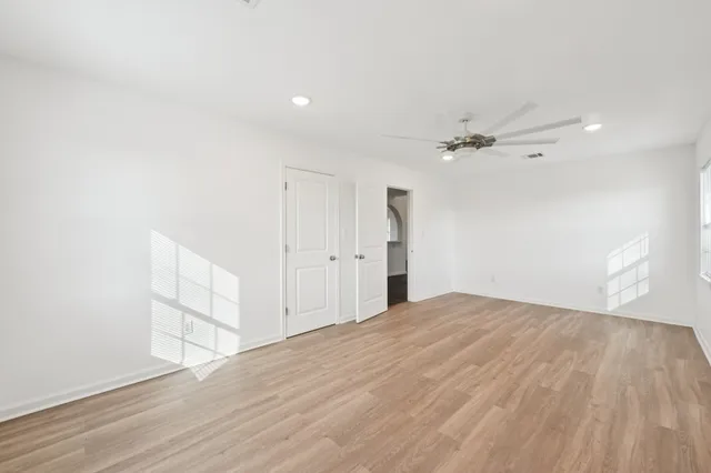 a view of a livingroom with a ceiling fan