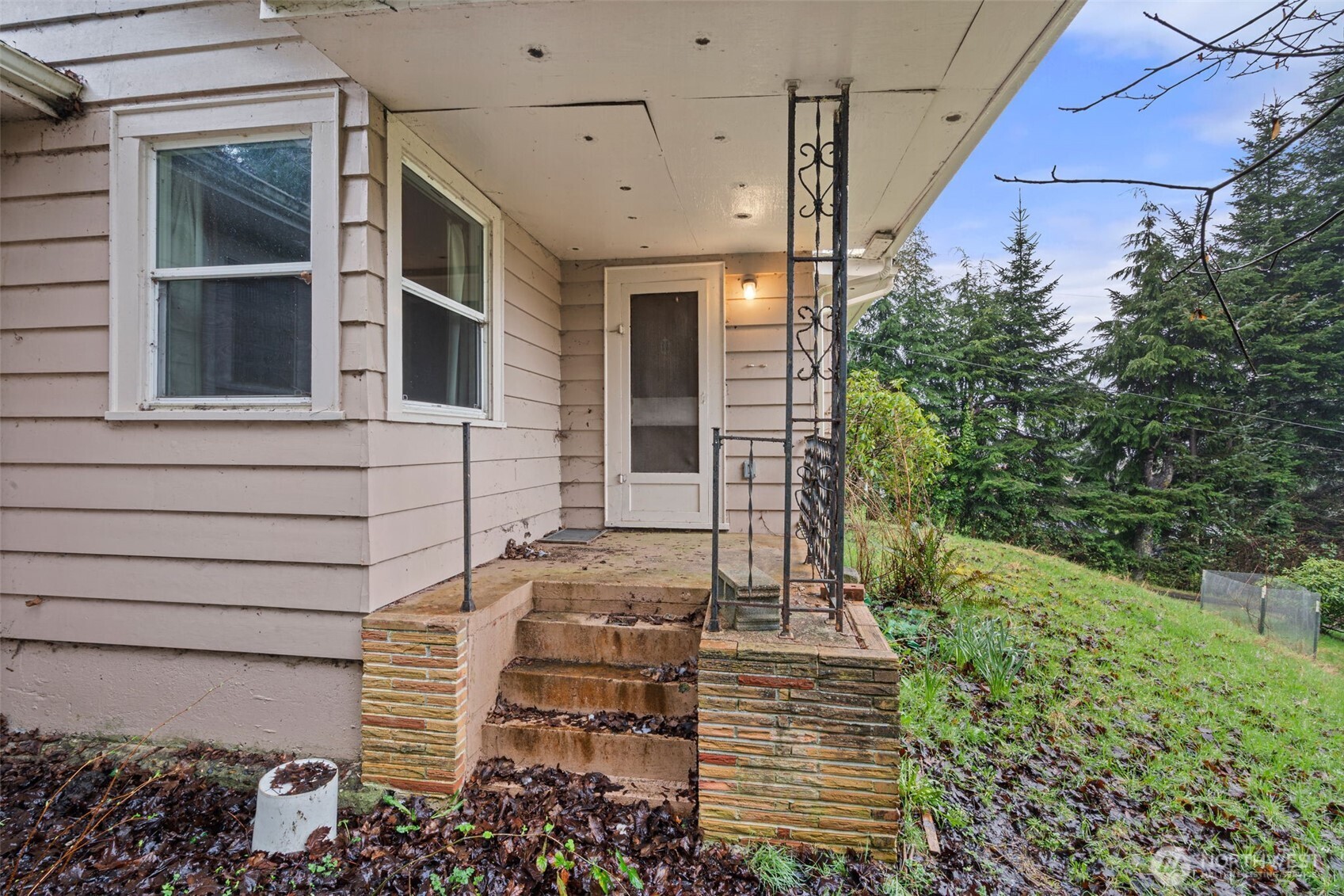 1905 Gerber Avenue Raymond, WA 98577 - Photo 3 of 24