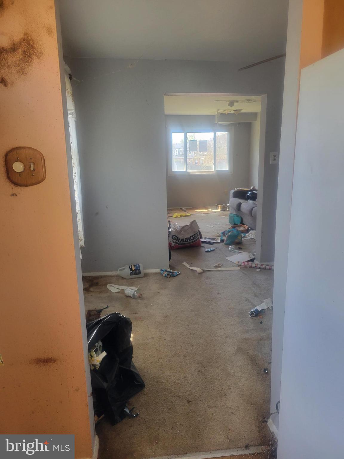 623 Kingston Road Baltimore, MD 21220 - Photo 4 of 6 a room with a couch