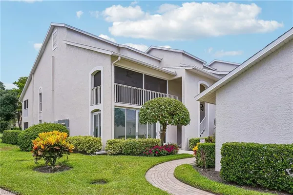 $550,000 | 470 Country Hollow Court, Unit I201, Naples, FL 34104