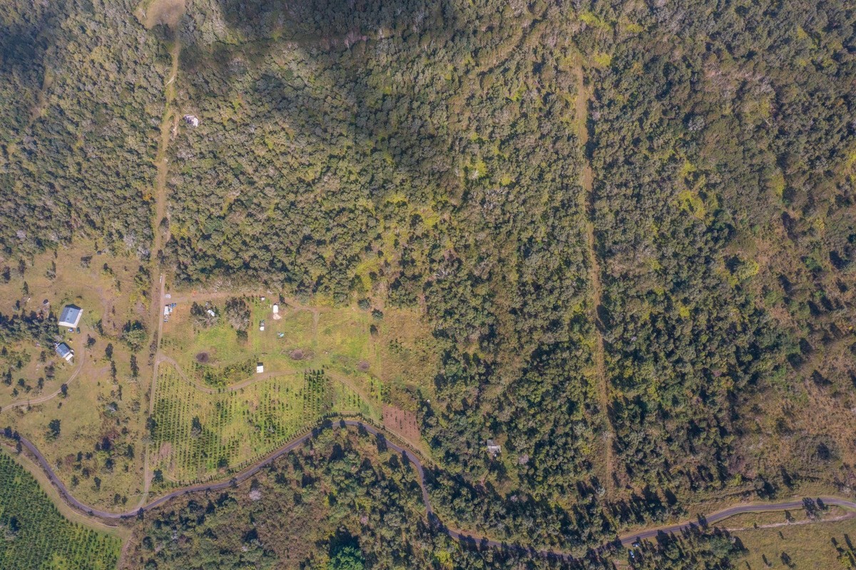 Undisclosed Address Holualoa, HI 96725 - Photo 3 of 15 a bathroom with a small window