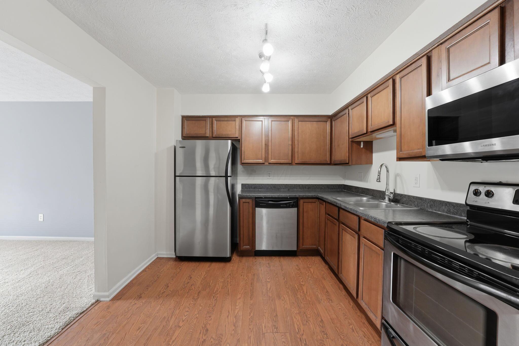 7772 Sawmill Road Dublin, OH 43016 - Photo 6 of 23 Eating Space/Kitchen