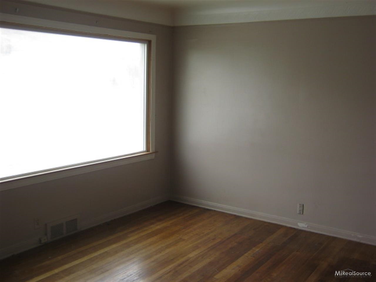 22010 Moross Road Grosse Pointe, MI 48236 - Photo 6 of 15 31159643-5.JPG