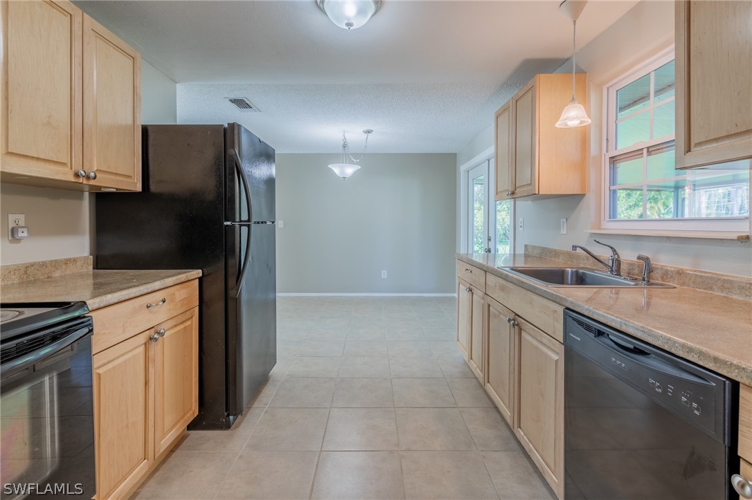 12914 Iona Road Fort Myers, FL 33908 - Photo 7 of 23 Gallery Image 7