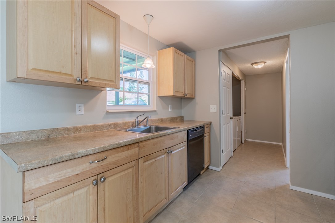 12914 Iona Road Fort Myers, FL 33908 - Photo 8 of 23 Gallery Image 8