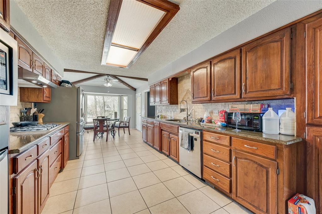 1301 Ranch Valley Drive DeSoto, TX 75115 - Photo 3 of 15