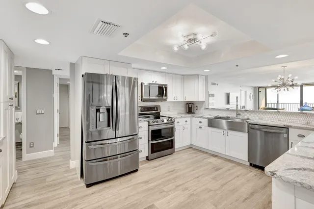 $1,150,000 | 4000 North Hwy A1A, Unit 402, Hutchinson Island, FL 34949