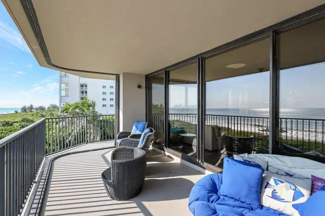 $1,150,000 | 4000 North Hwy A1A, Unit 402, Hutchinson Island, FL 34949