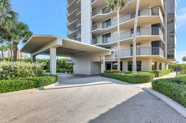 $1,150,000 | 4000 North Hwy A1A, Unit 402, Hutchinson Island, FL 34949