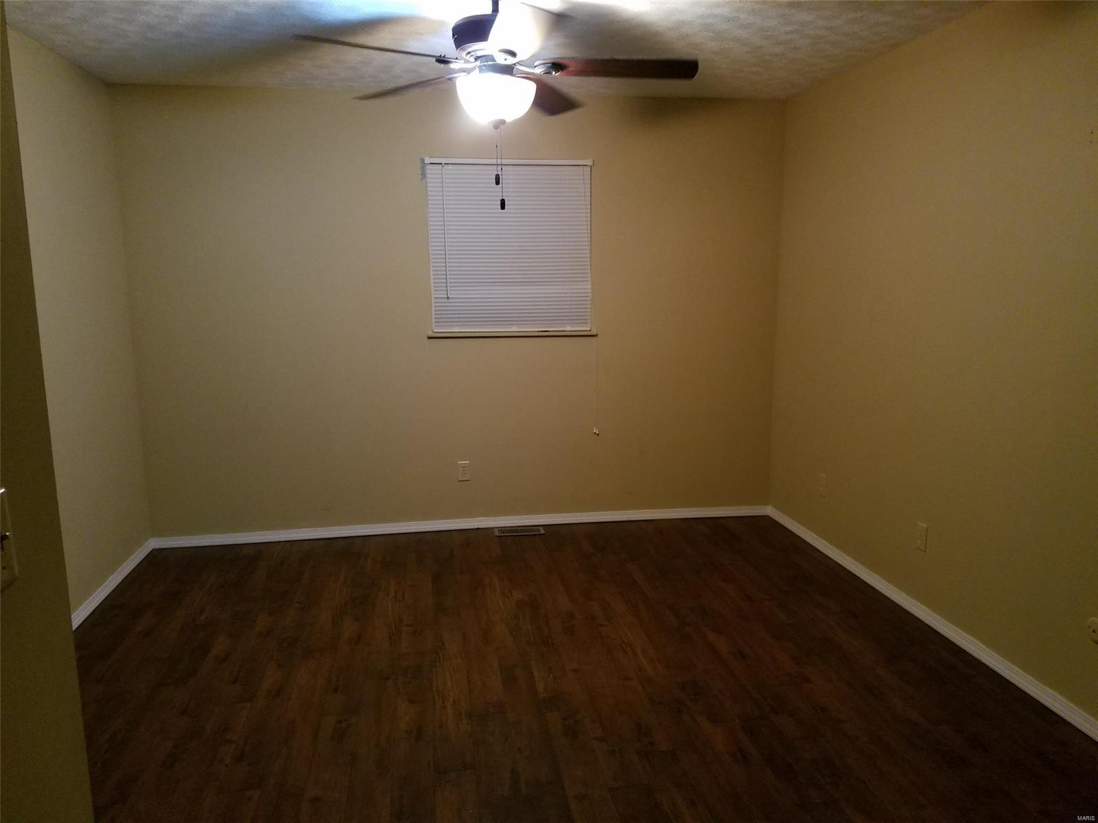 375 Valley View Carlyle, IL 62231 - Photo 5 of 16 Gallery Image 5