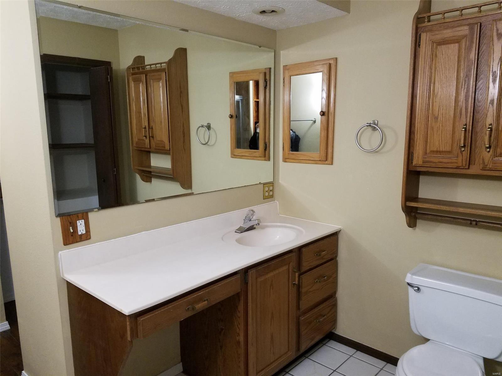 375 Valley View Carlyle, IL 62231 - Photo 6 of 16 Gallery Image 6