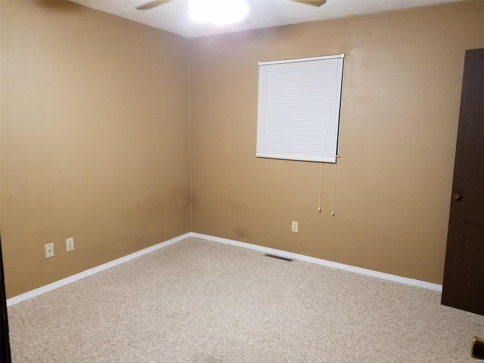 375 Valley View Carlyle, IL 62231 - Photo 9 of 16 Gallery Image 9