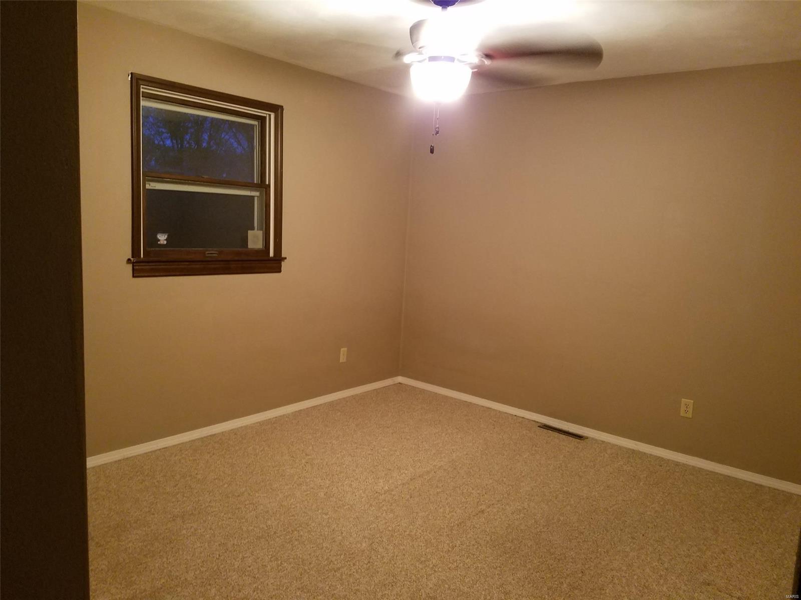375 Valley View Carlyle, IL 62231 - Photo 10 of 16 Gallery Image 10
