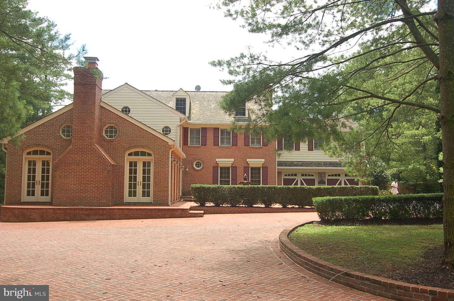 770 Potomac River Road McLean, VA 22102 - Photo 2 of 30 Exterior Front