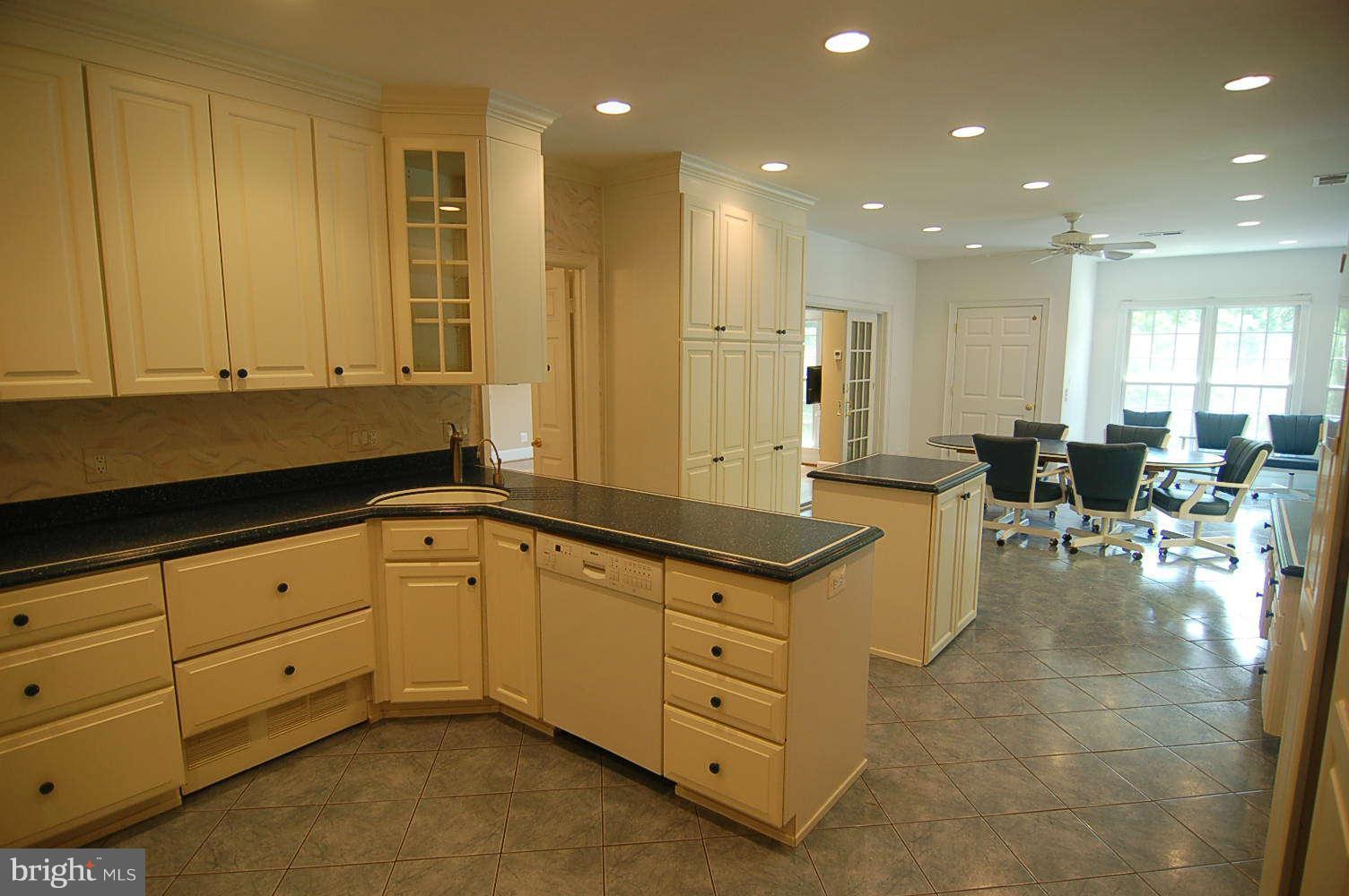 770 Potomac River Road McLean, VA 22102 - Photo 14 of 30 Kitchen