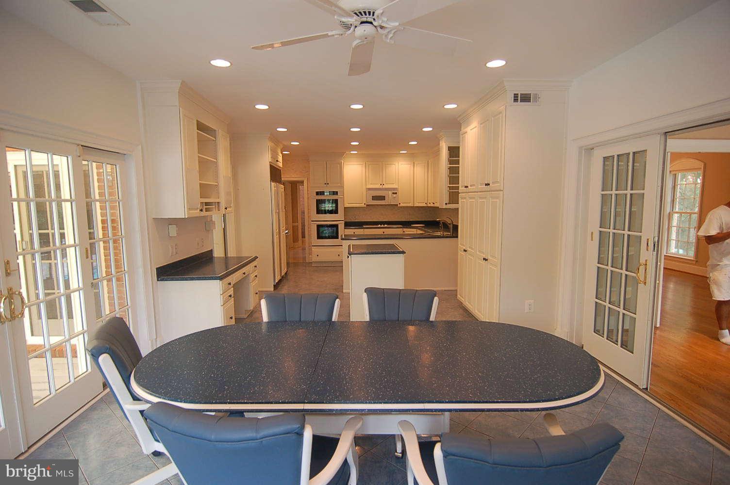 770 Potomac River Road McLean, VA 22102 - Photo 15 of 30 Kitchen