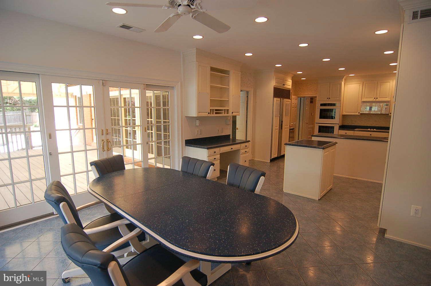 770 Potomac River Road McLean, VA 22102 - Photo 16 of 30 Kitchen