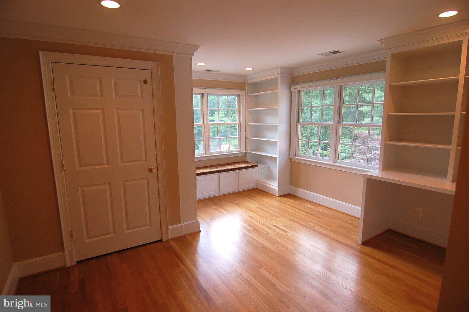 770 Potomac River Road McLean, VA 22102 - Photo 22 of 30 Interior General