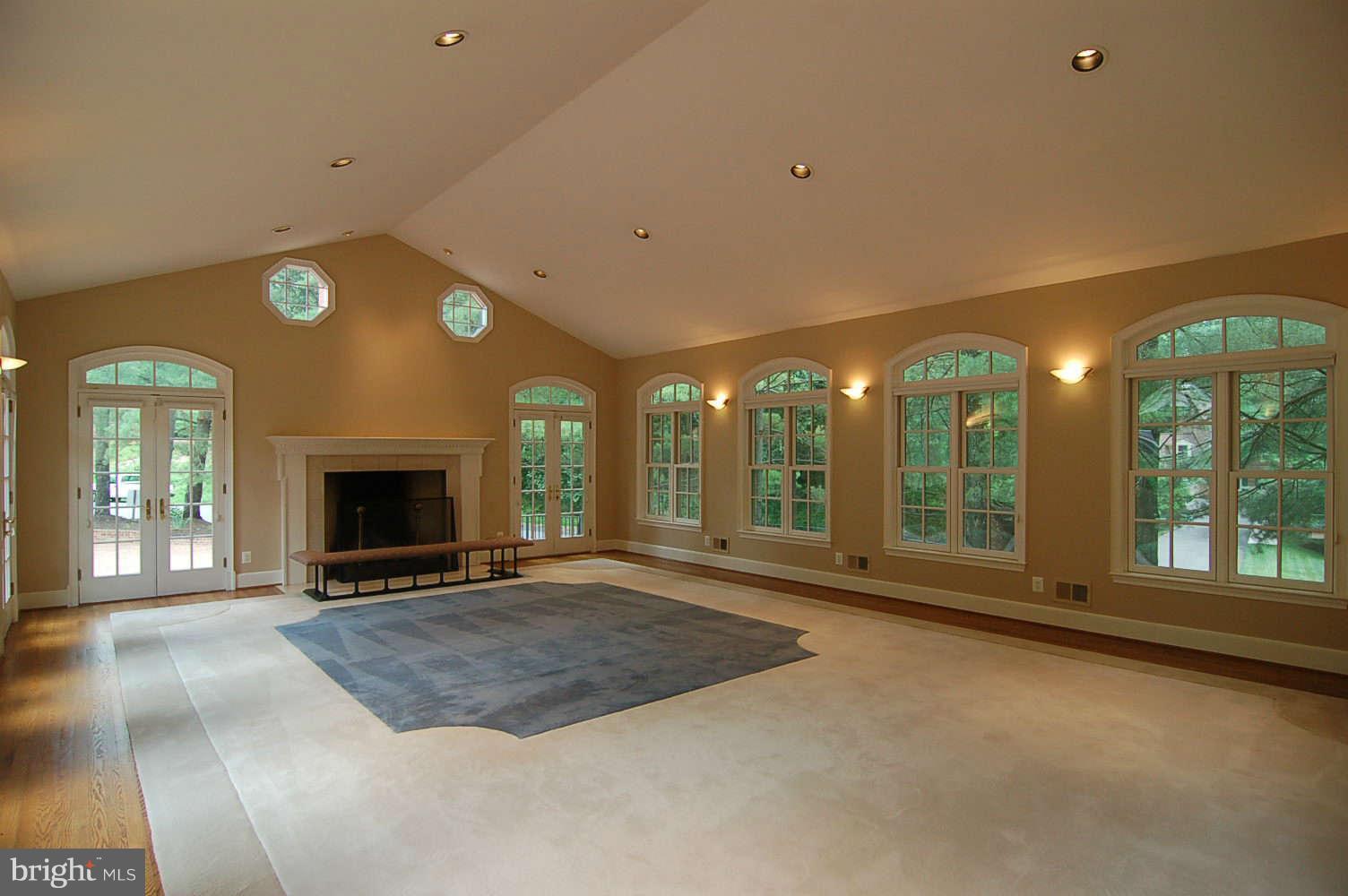 770 Potomac River Road McLean, VA 22102 - Photo 10 of 30 Living Room