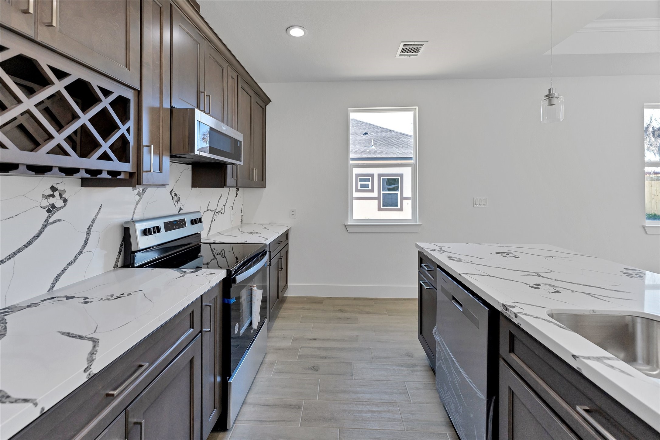 939 Lake View Drive Montgomery, TX 77356 - Photo 15 of 37 a kitchen with a sink stove and microwave