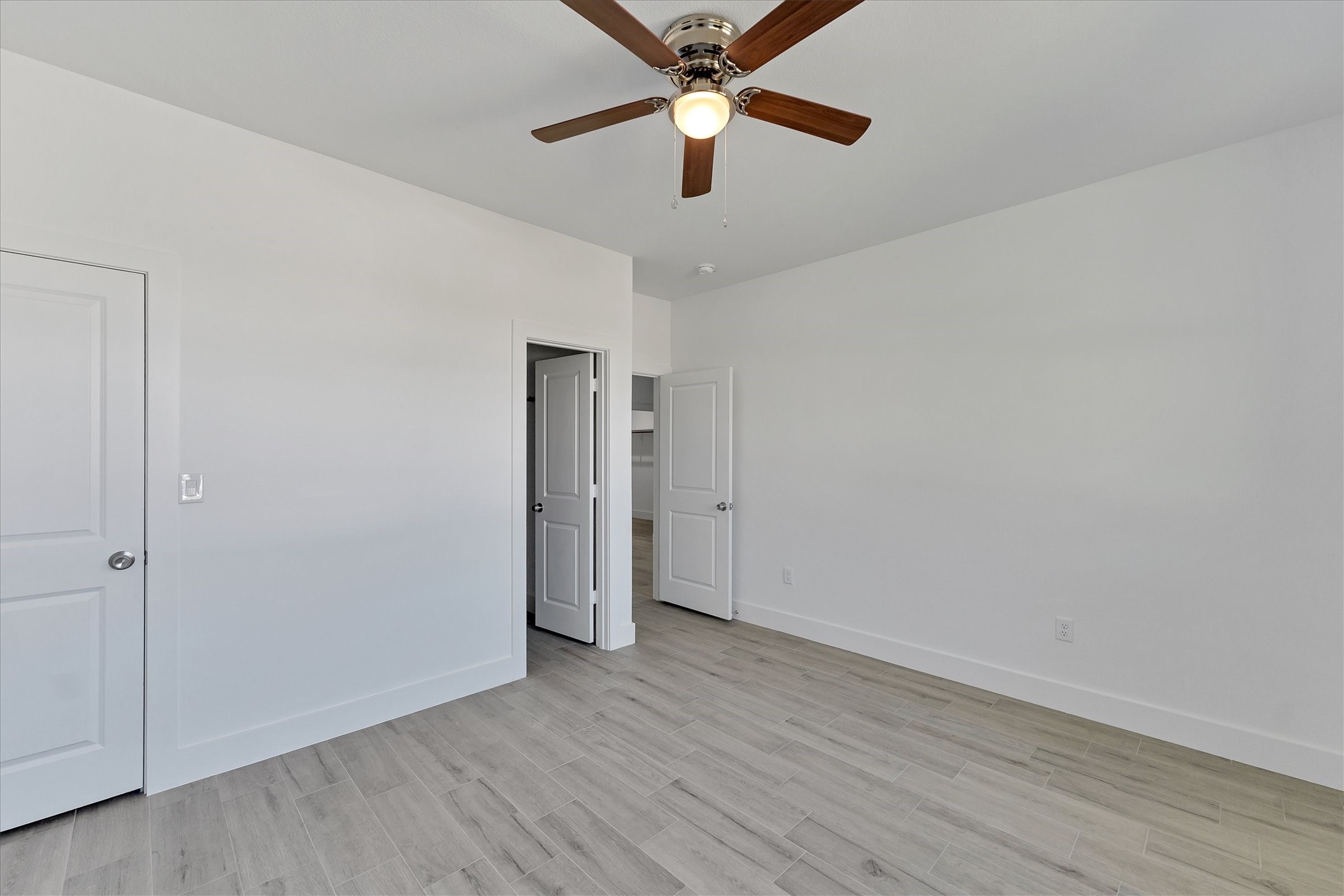 939 Lake View Drive Montgomery, TX 77356 - Photo 27 of 37 a view of an empty room with wooden floor