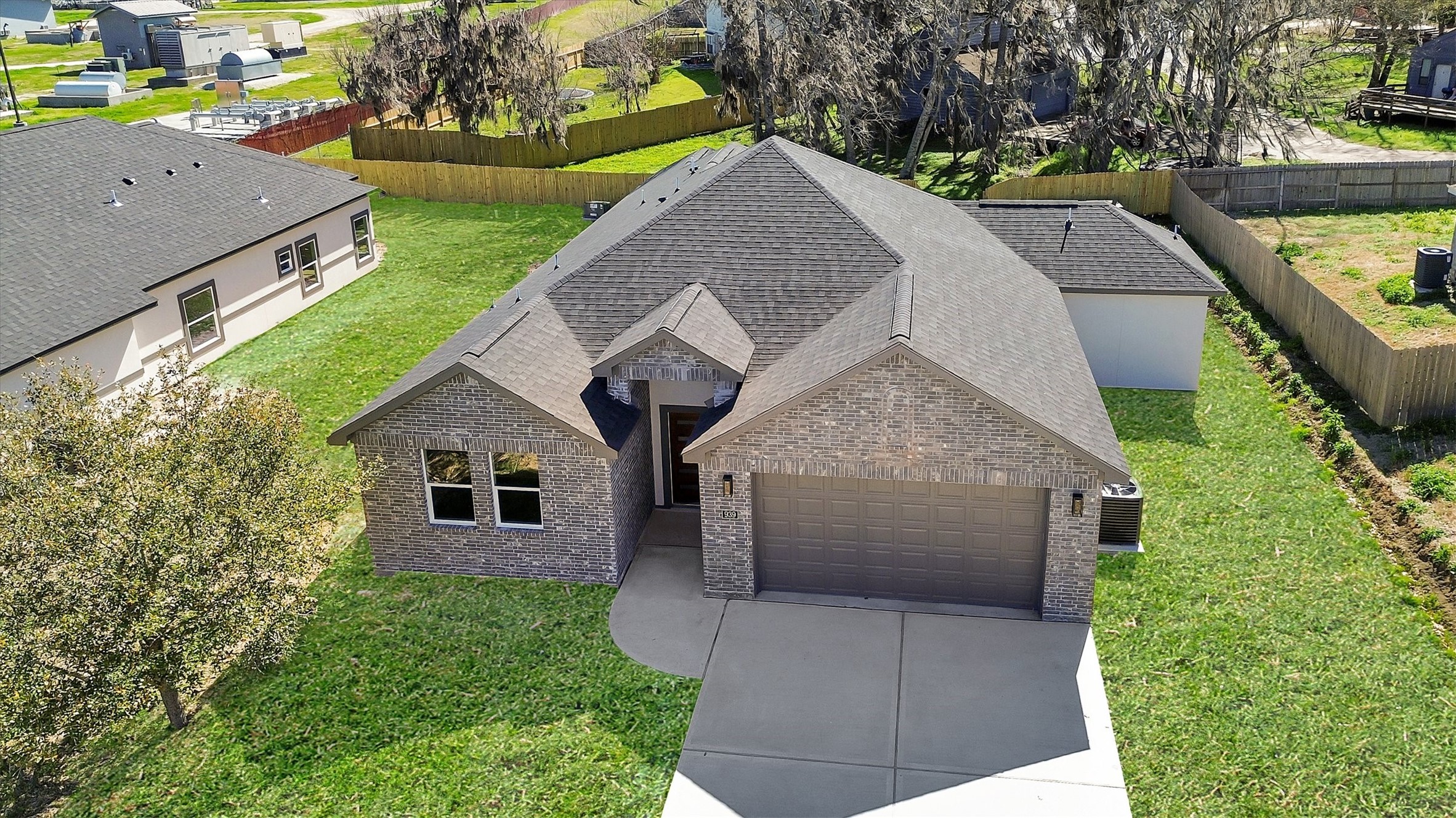 939 Lake View Drive Montgomery, TX 77356 - Photo 35 of 37 a aerial view of a house