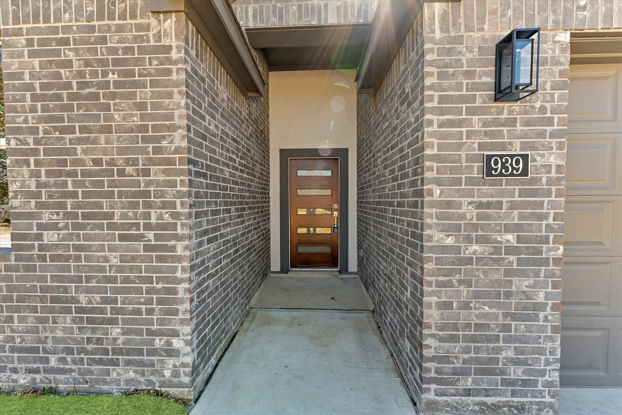 939 Lake View Drive Montgomery, TX 77356 - Photo 5 of 37 a view of a brick wall