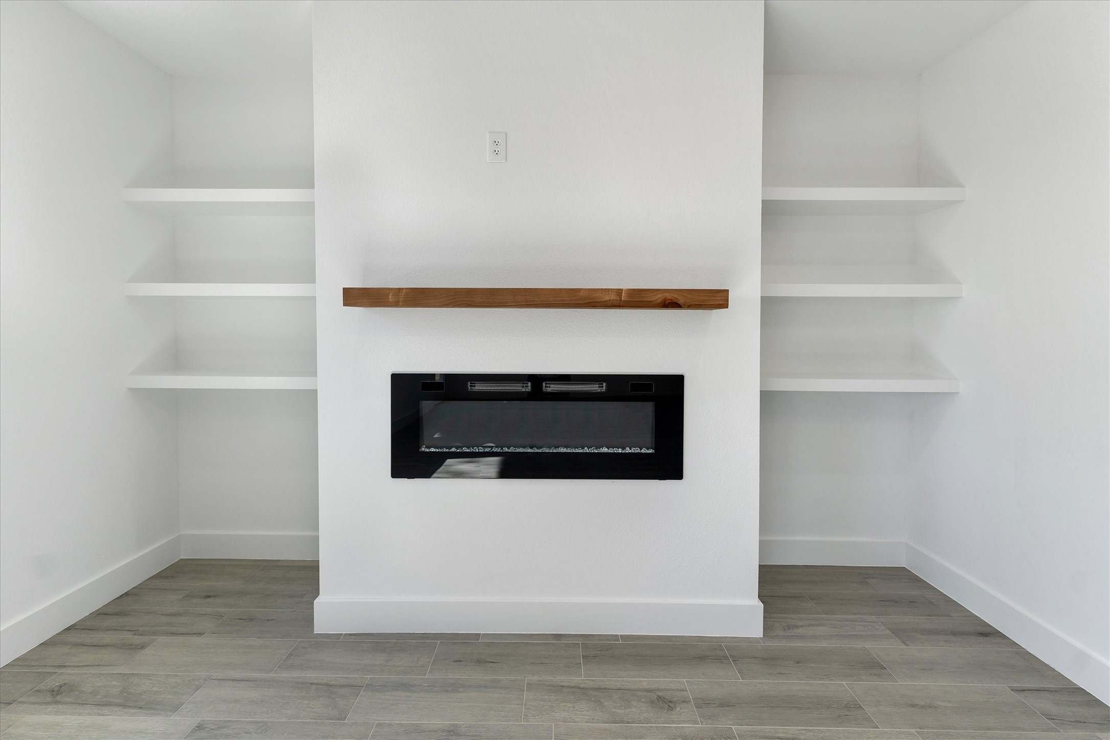 939 Lake View Drive Montgomery, TX 77356 - Photo 8 of 37 a utility room with washer and dryer
