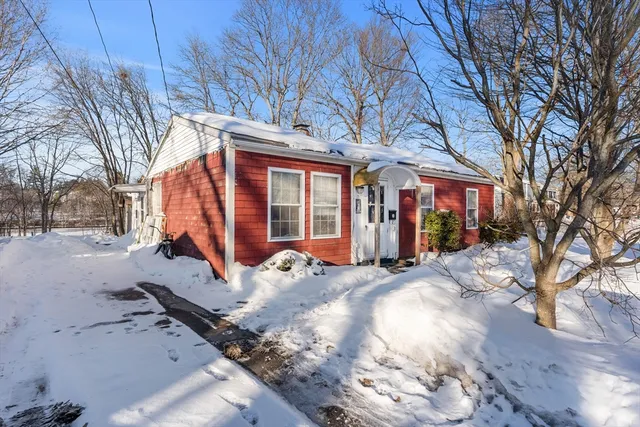 $370,000 | 194 River Road, Lowell, MA 01852
