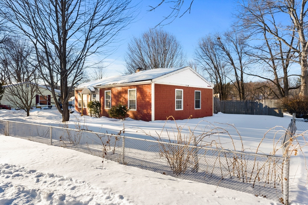 194 River Road Lowell, MA 01852 - Photo 4 of 30