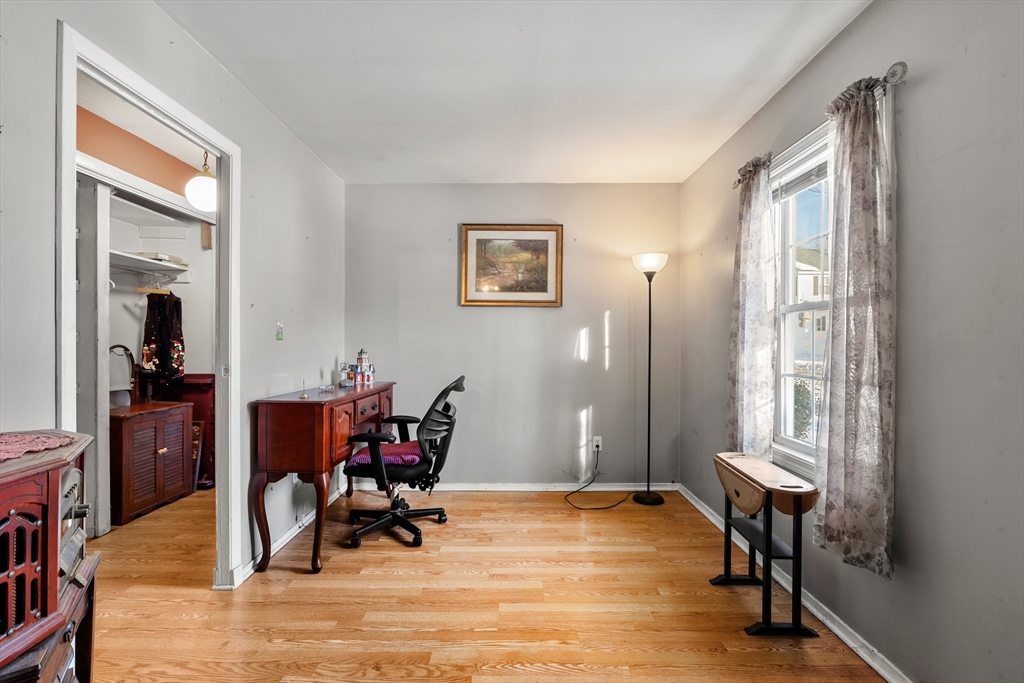 194 River Road Lowell, MA 01852 - Photo 9 of 30