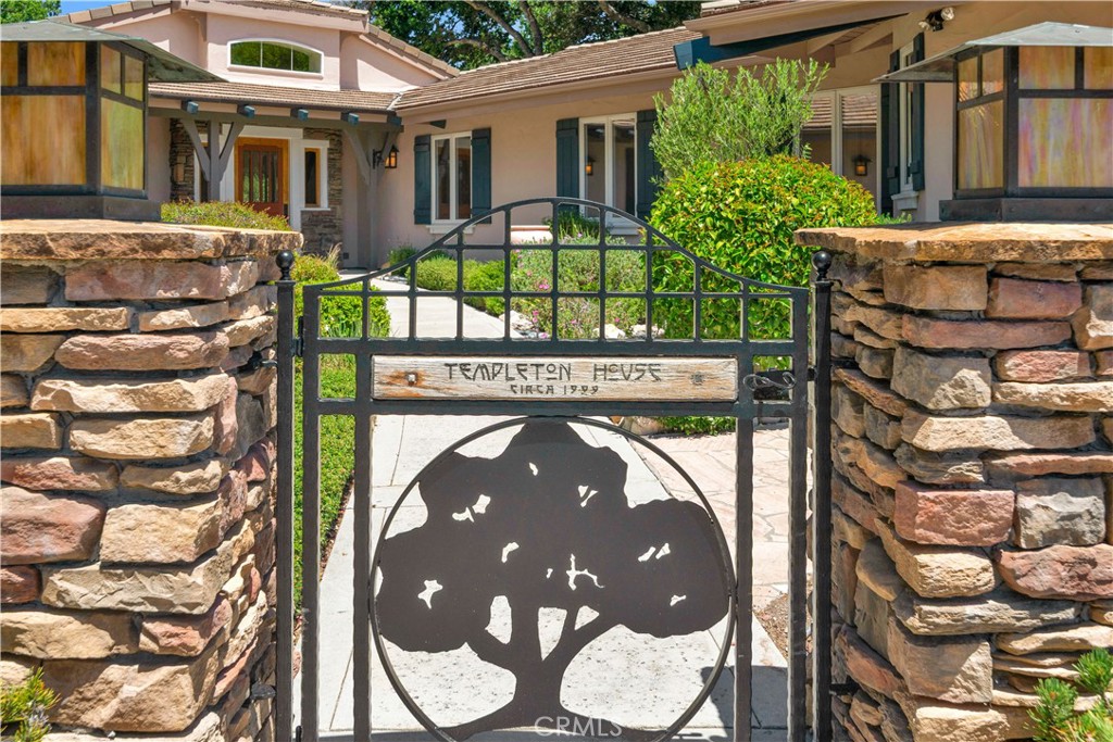 117 Frontier Way Templeton, CA 93465 - Photo 1 of 57 a sign that is on the side of a building