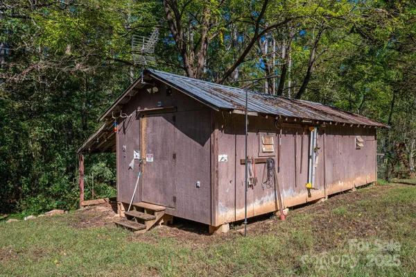 a view of backyard with tub and trees