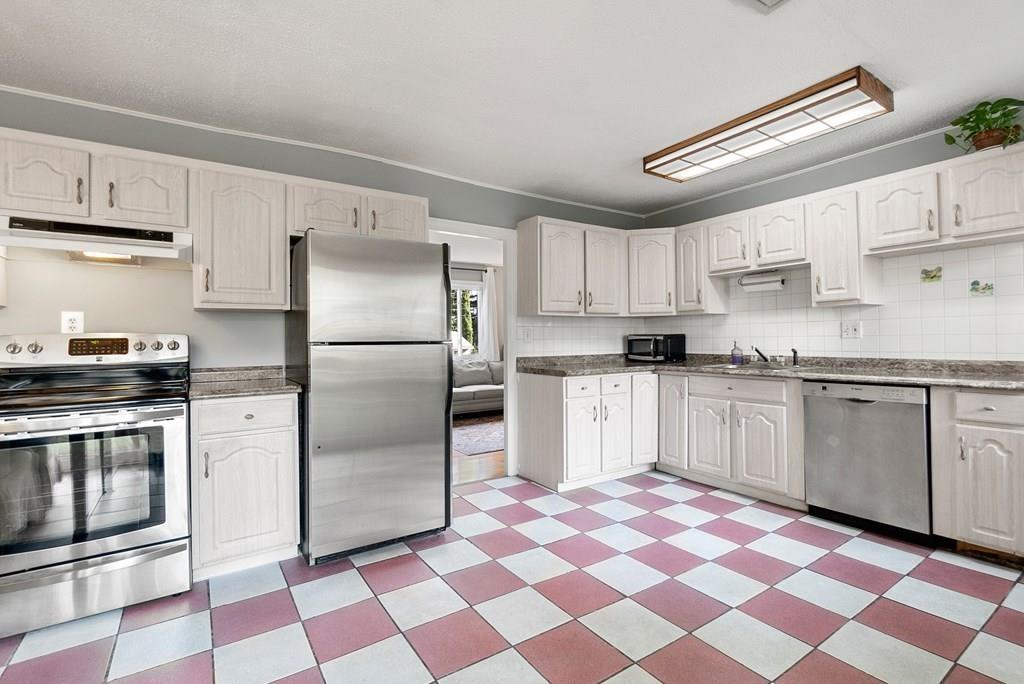 27 Chubb Road Framingham, MA 01701 - Photo 9 of 21 Gallery Image 9