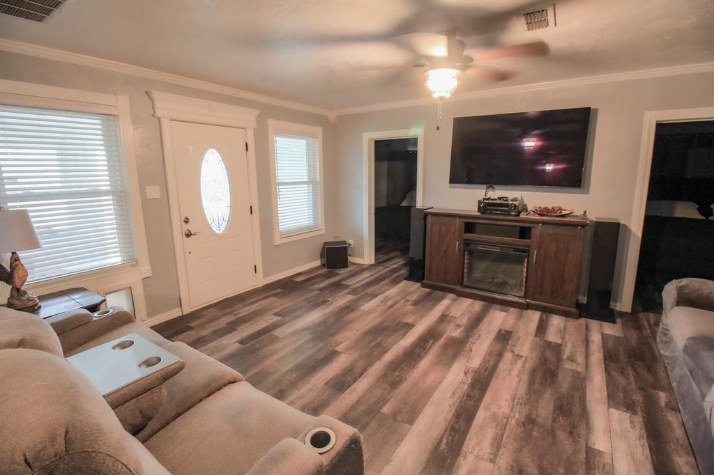 3061 Turkey Creek Road Sunset, TX 76270 - Photo 21 of 38 a living room with furniture and a flat screen tv