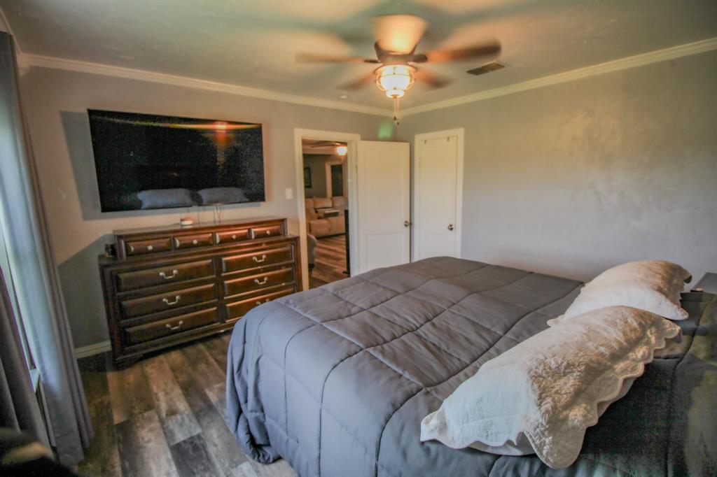 3061 Turkey Creek Road Sunset, TX 76270 - Photo 27 of 38 a bedroom with a bed and a flat screen tv