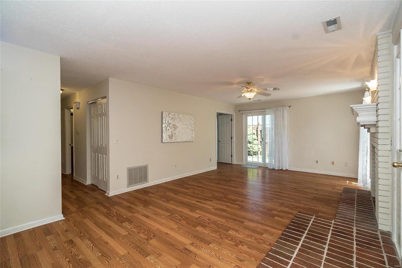 1280 Dell Ridge Court St. Peters, MO 63303 - Photo 3 of 31 Gallery Image 3