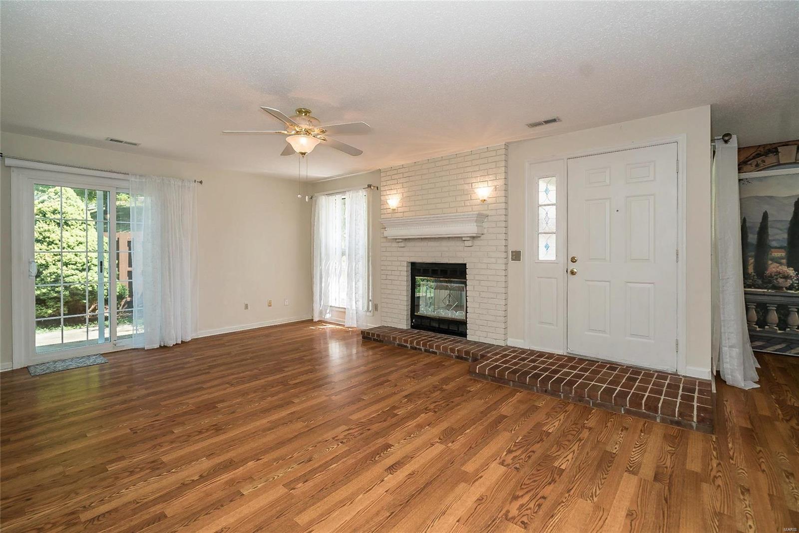 1280 Dell Ridge Court St. Peters, MO 63303 - Photo 4 of 31 Gallery Image 4