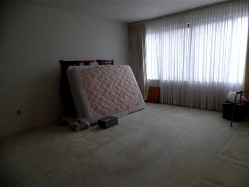 750 Washington Road, Unit 804 Mt. Lebanon, PA 15228 - Photo 13 of 17 Master Bedroom.