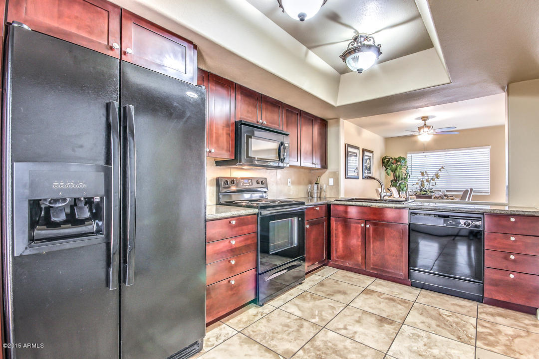 4042 East Bloomfield Road Phoenix, AZ 85032 - Photo 5 of 19 Kitchen / Light & Bright