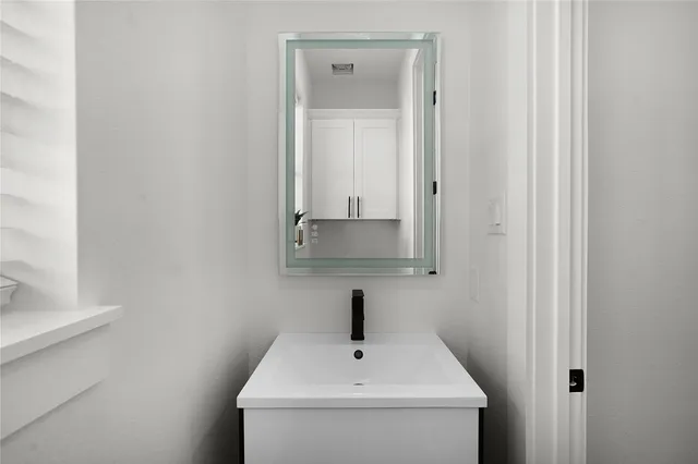 $3,000 | 1913 Hoskins Drive, Unit B, Houston, TX 77080