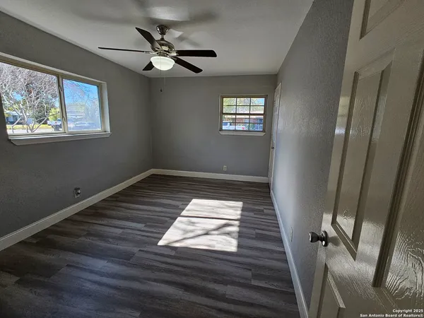 $1,400 | 4718 Castle Walk, San Antonio, TX 78218